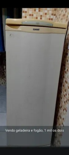 Vendo geladeira Consul usada e fogão 5 bocas, os dois por 800, aberto a propostas