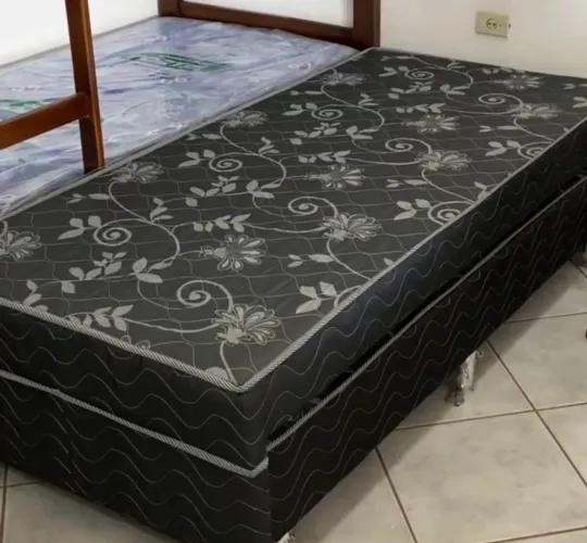 Cama de viúva box e cama normal box solteiro as duas por $500