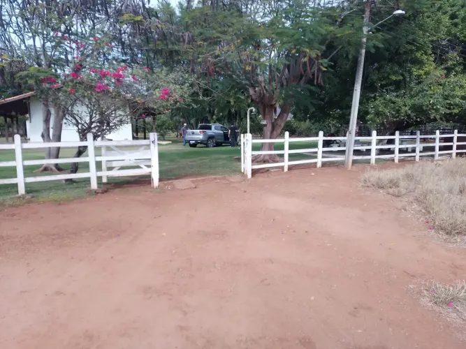 Belìssima fazenda de 3.700t com uma excelente casa sede de 3/4 e rio