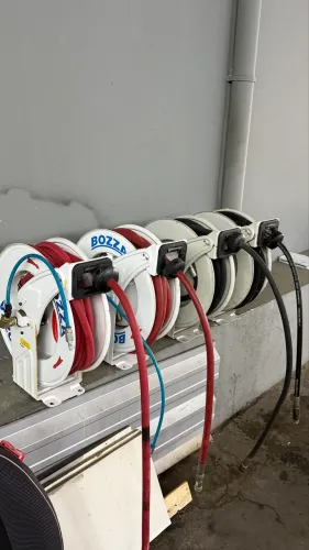 Carretel retrátil serve para ar, água e óleo 