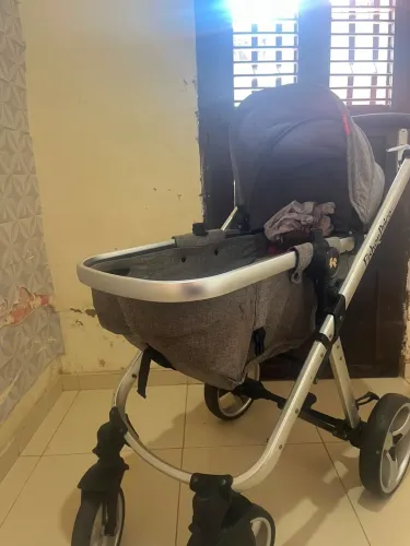 Carrinho Moisés e bebê conforto