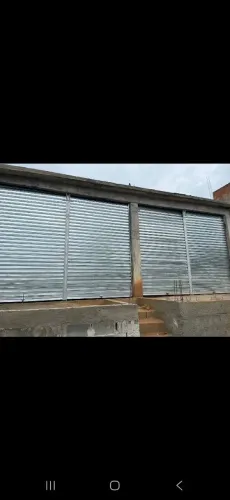 Porta de Enrolar Manual Sob Medida | Fabricação e Instalação