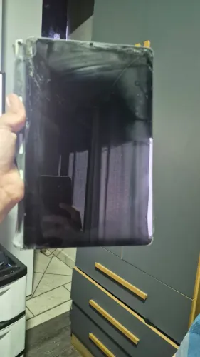 Tablet s6 lite - funcionando perfeitamente, apenas com o vidro trincado (display intacto)