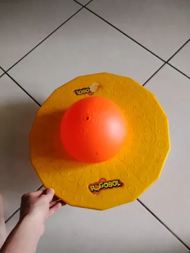 Brinquedo para criança pular em cima