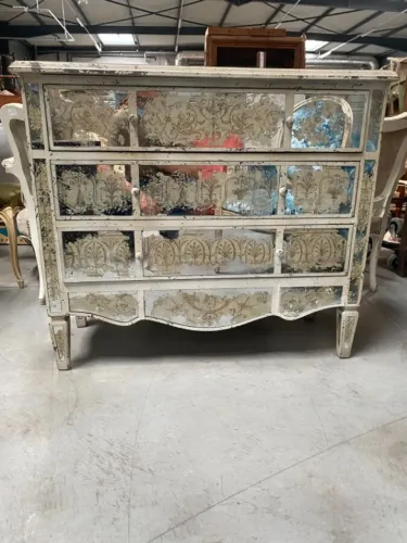 Cômoda espelhada vintage estilo veneziano