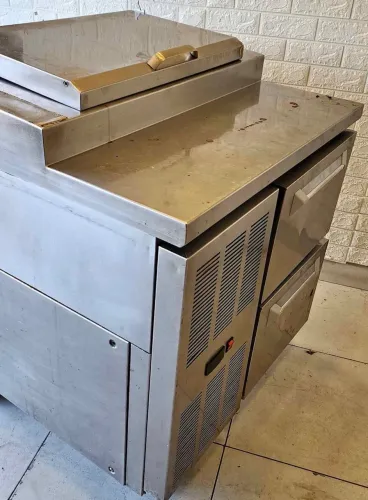 Balcão refrigerado Ingecold com codimentadora