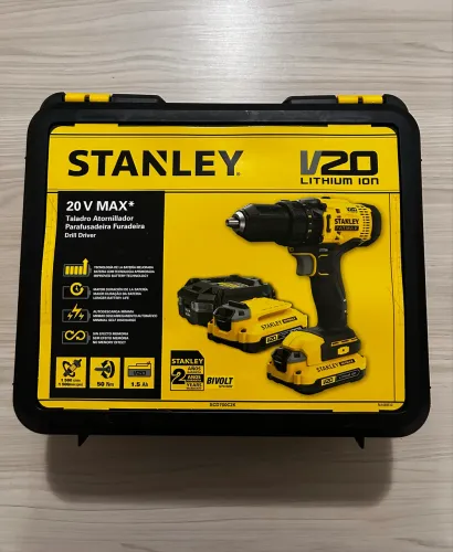 STANLEY Furadeira e Parafusadeira 20V MAX SCD700C2K Kit com 2 Baterias e Maleta Bivolt