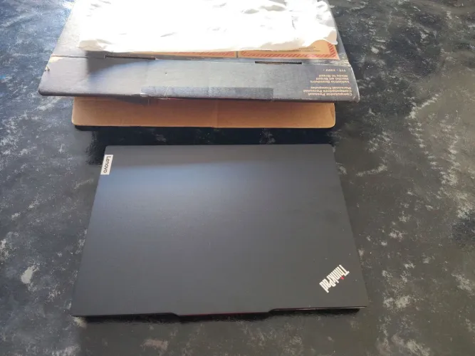 Notebook Lenovo na caixa(sem uso)