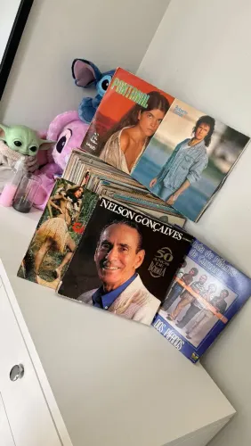 COLEÇÃO DE 96 LPs / DISCOS DE VINIL (VENDA DO LOTE COMPLETO)