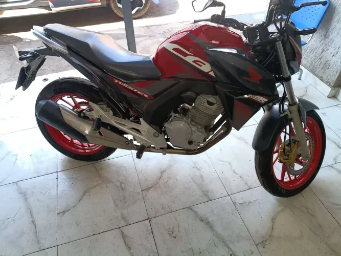 Honda CB 250F Twister - R$ 16.900 - Aceito Troca por Moto Menor