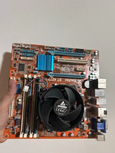 Processador E2 XION com cooler e 16GB RAM UDIM , placa mãe com defeito