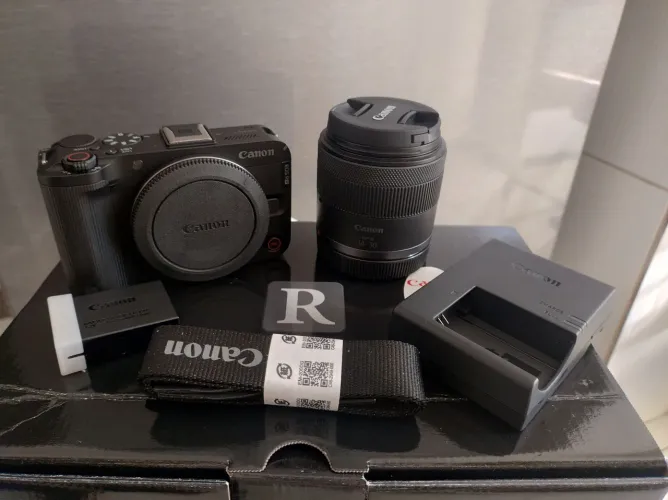 Canon R50v 