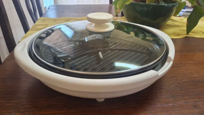 Grill com tampa de vidro com prado pela Polishop