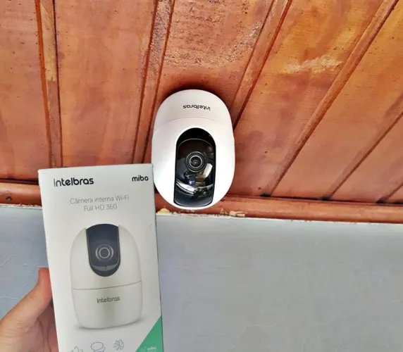 Câmera Mibo im4 Intelbras com babá eletrônica 