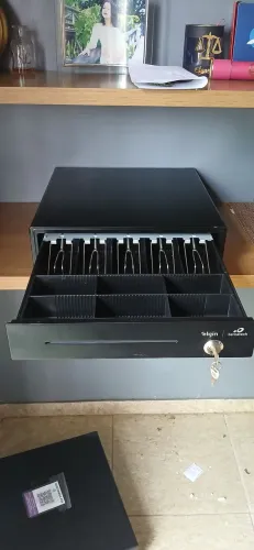 Caixa para dinheiro em metal