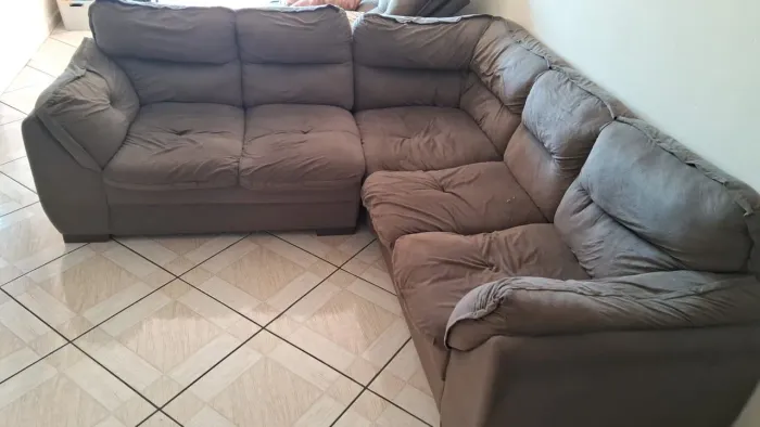 Vendo sofá de canto por 400 reias