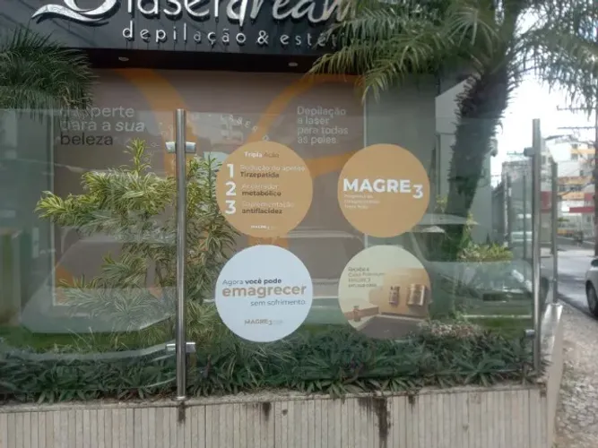 Adesivos para promoção em vitrines