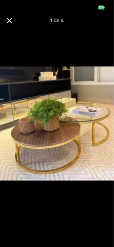 Mesa de centro com tampo de vidro