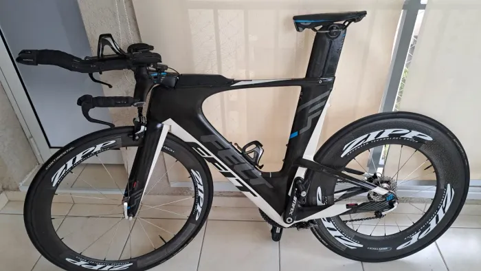 Bicicleta de triathlon DI2 shimano Ultegra  Tamanho 56 11 V medidor de potência garmin