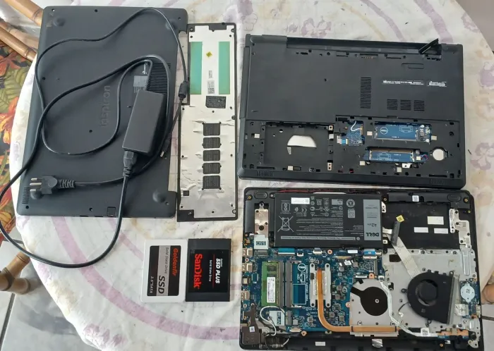 Vendo 2 notebook para conserto ou retirada de peças