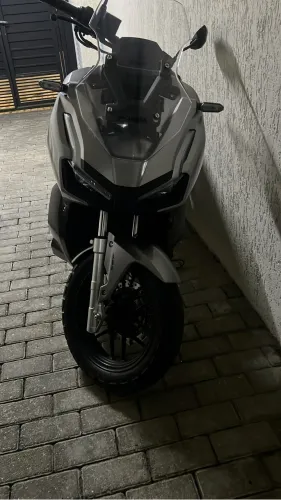 Moto ADV , bem cuidada, revisões na honda !