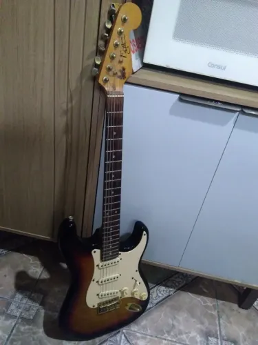 Guitarra Eagle Strato (Relíquia Anos 90)