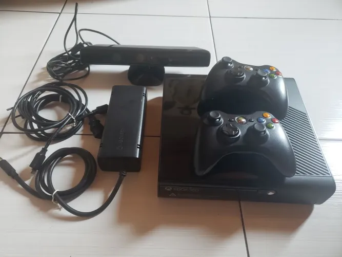 Xbox 360 completo (com defeito) + 58 jogos originais