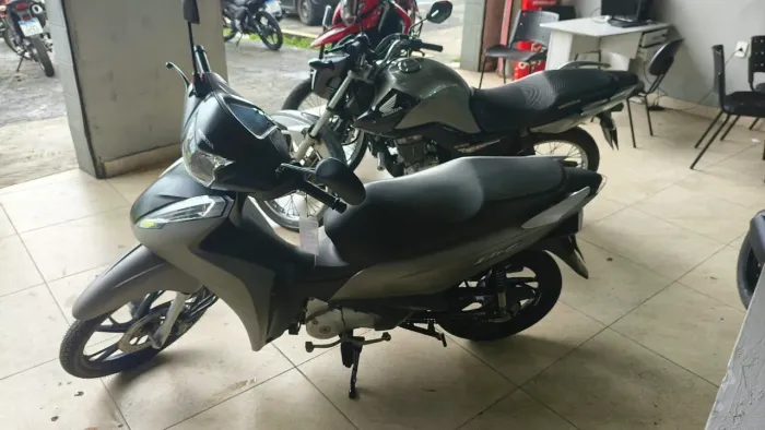 HONDA BIZ 125 CINZA 2024 Shalon veículos Cariacica 