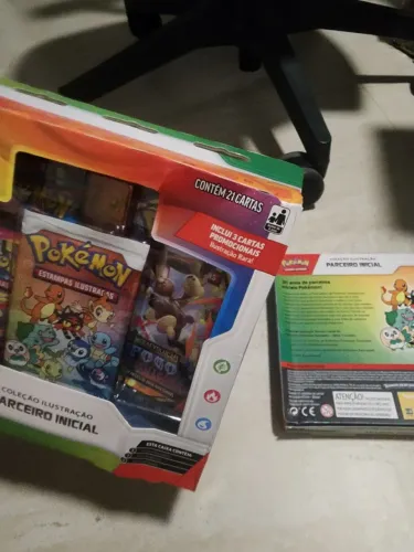 Duas box de pokémon parceiro inicial