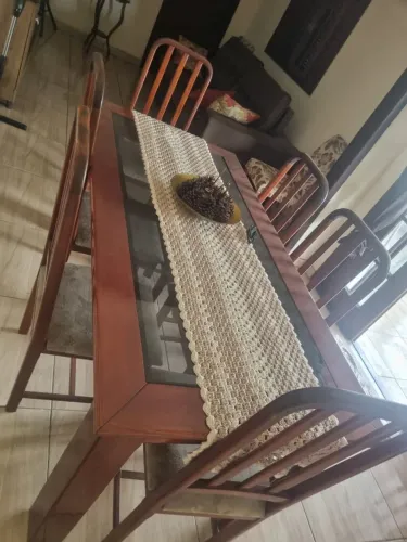 Mesa jantar 6 cadeiras almofadada.