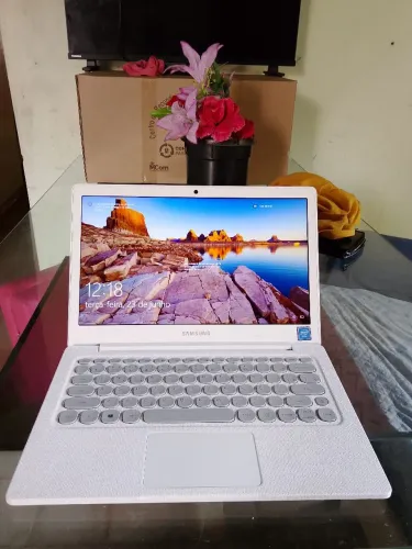 Notebook Samsung F30 Branco - com carregador