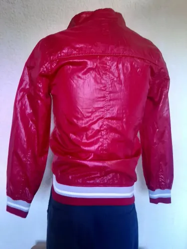 Jaqueta corta vento masculina número 14 serve P adulto<br>R$70