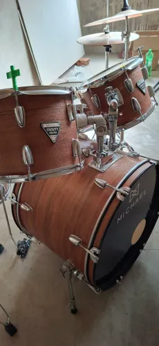 Bateria Michael legacy + pratos waldman. + estante de prato + abafador gel liverpool