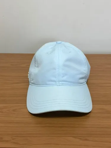 Boné Lacoste azul bebê