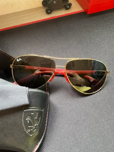 Óculos Aviador Ray-Ban Ed especial Ferrari - RB8313-M