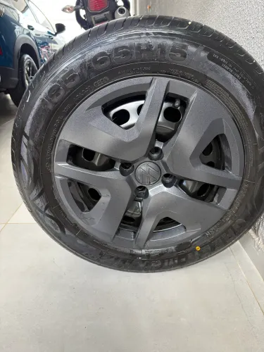 RODAS COM 4 PNEUS + RODAS E CALOTAS ORIGINAIS DO TERA