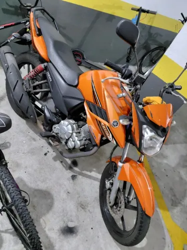 Yamaha Fazer 150 (Laranja) - 2015 - Apenas 32.000 km | Documentação 2026 Pago