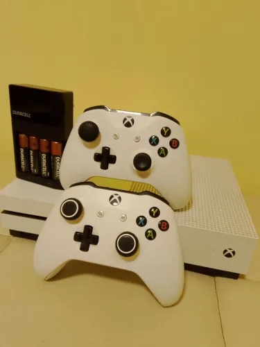 Xbox One S 2 Controles Originais 1 TB