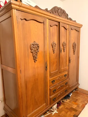 Guarda roupa antigo madeira maciça 
