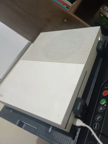 Xbox one s1tb em perfeito estado +2 controles aceito troca apenas por placa de vídeo
