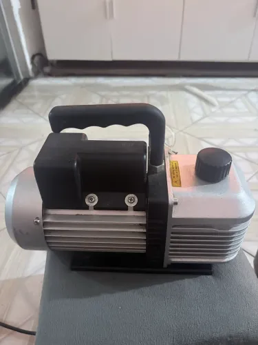 Vende-se Bomba de vácuo de 6Cfm