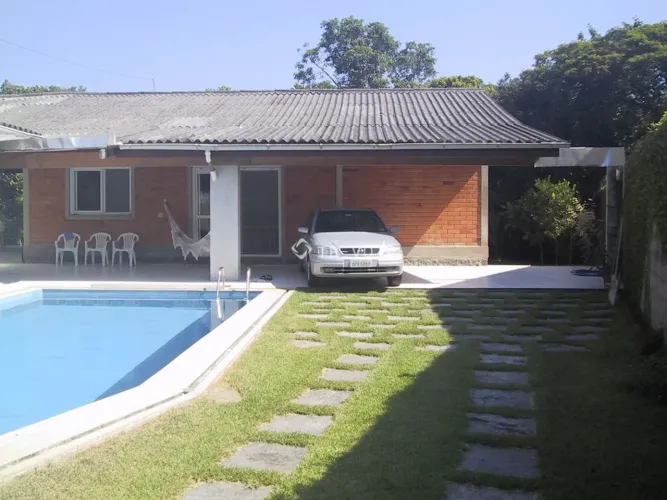 CASA EM CONDOMÍNIO À VENDA COM 4 DOMITÓRIOS 3 BANHEIROS 6 VAGAS EM BERTIOGA/SP