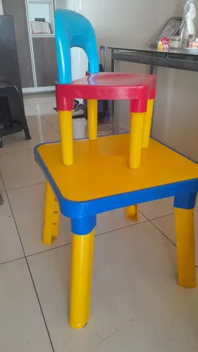 Vendo mesinha+cadeira