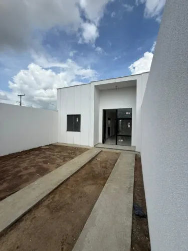 Vendo casa de 2/4 sendo uma suíte no papagaio 