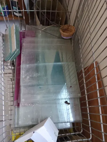 Vidros diversos tamanho prateleira.