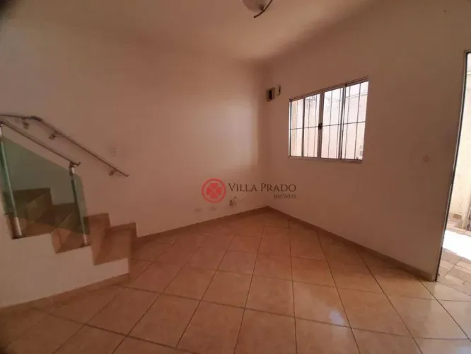 EXCELENTE CASA COM 2 DORMITÓRIOS, 2 WCS, SEM VAGA! NA FRENTE POSSUI UMA OUTRA CASA. CASAS 