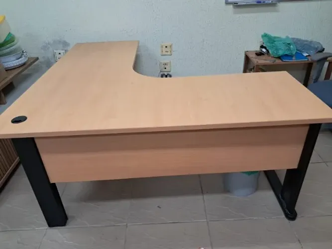 MESA ESCRITÓRIO 1,60 X 1,60 M EXCELENTE ESTADO