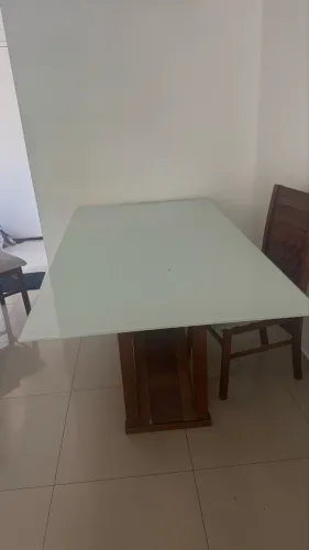 Mesa de madeira maciça