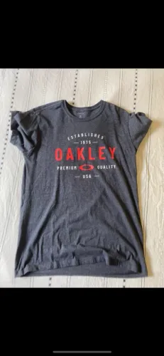 Promoção de 2 camisetas oakley