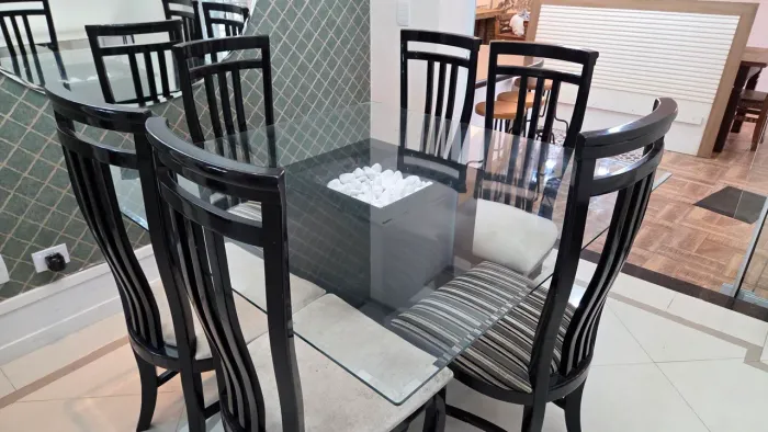 Vendo Mesa de 6 lugares.